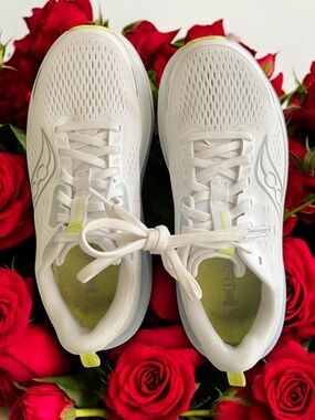 Saucony Guide 18 Lightweight White Women's Running Sneakers/ size 7.5